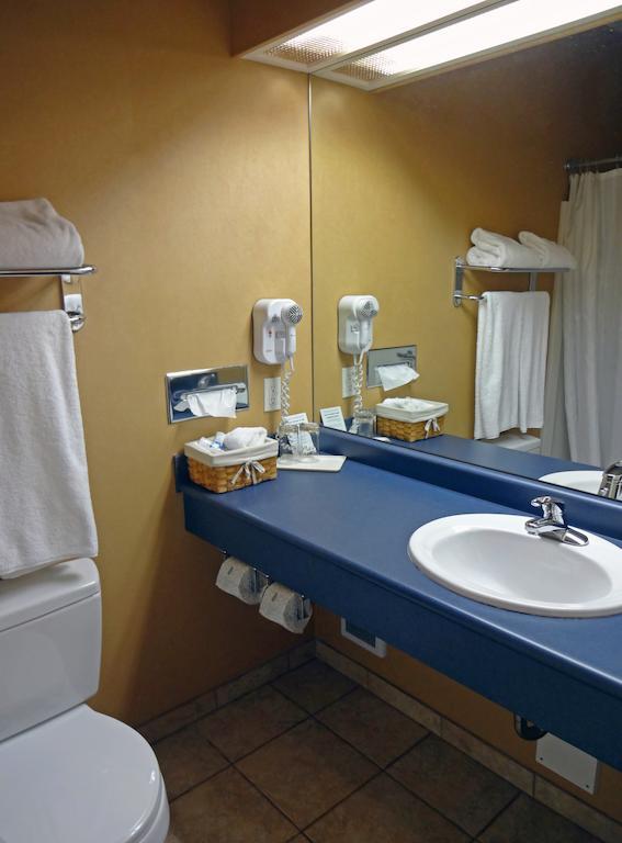 Beach Gardens Resort And Marina Powell River Δωμάτιο φωτογραφία